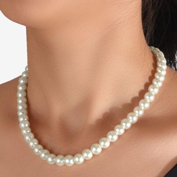 Akoya Pearl Necklace with 18K Gold Filled Clasp - Picture 1 of 4
